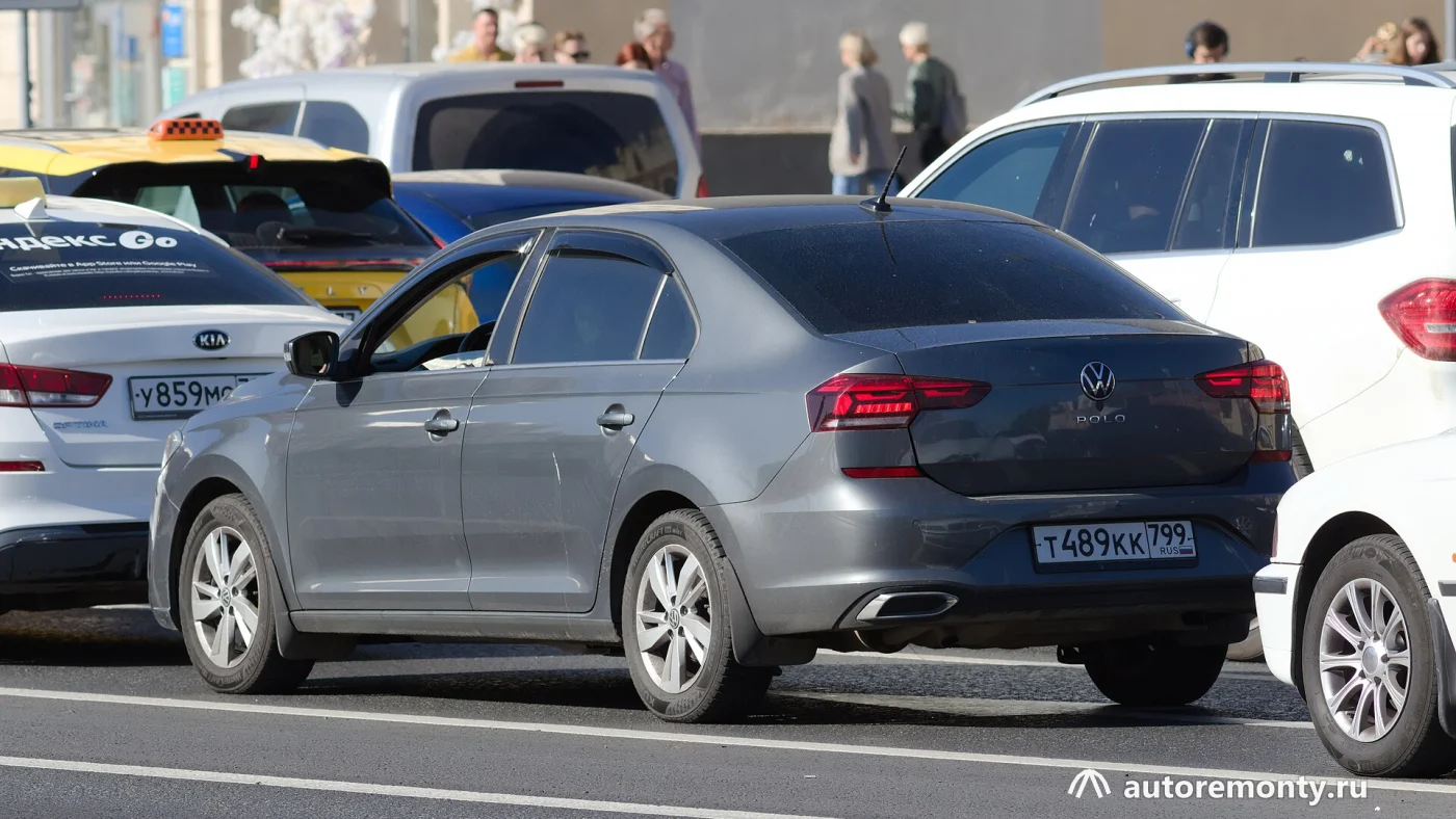 Volkswagen Polo Sedan V, общий вид автомобиля — какую машину купить до 500000 рублей