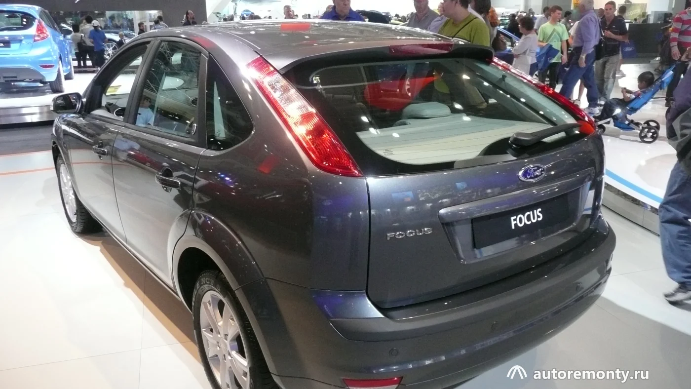 Ford Focus второго поколения, вид спереди и сбоку — какую машину купить до 500000 рублей