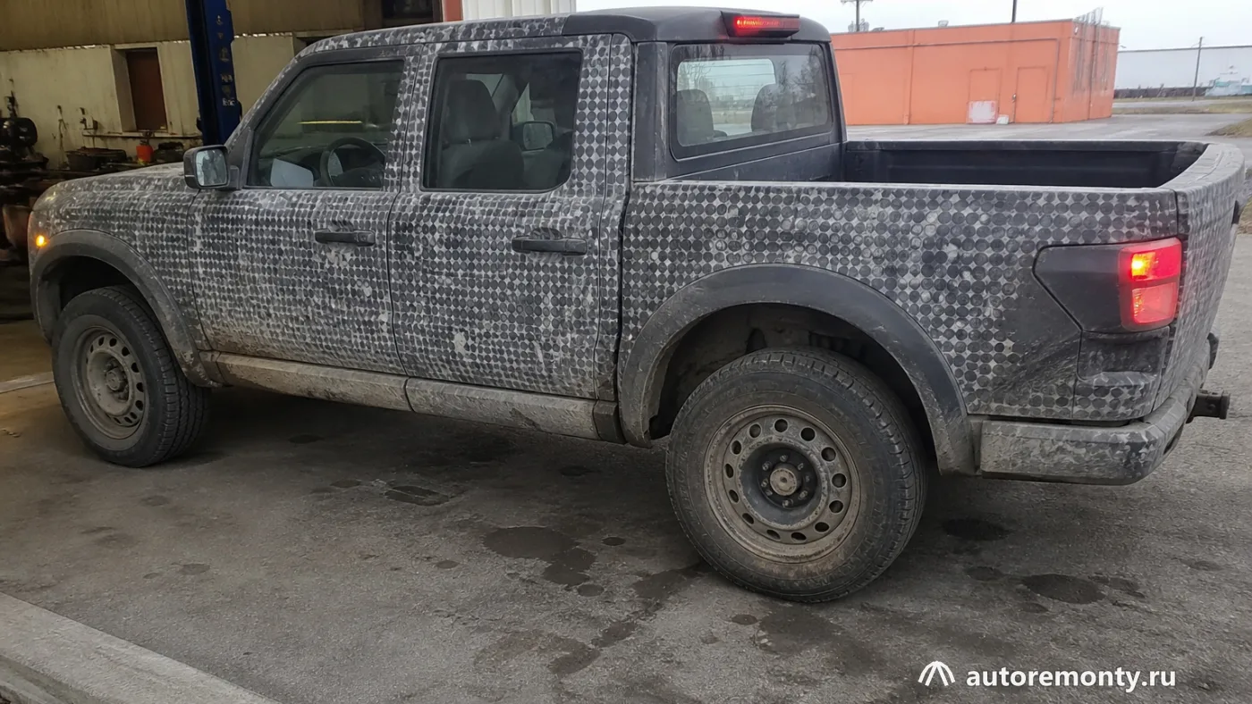 Прототип или концепт пикапа Ford Bronco на испытаниях, вид сбоку, кузов с открытой грузовой платформой — Пикап Ford Bronco к 2030 году, новый Hyundai Tucson и отзыв седанов BMW