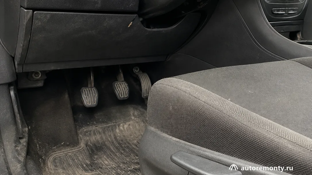 Водительское место Ford Focus 3 — рулевая колонка, регулировки сиденья, педальный узел и кнопки — Ford Focus 3 обзор болячки плюсы минусы